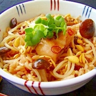 子大豆もやしときのこの炊き込みご飯